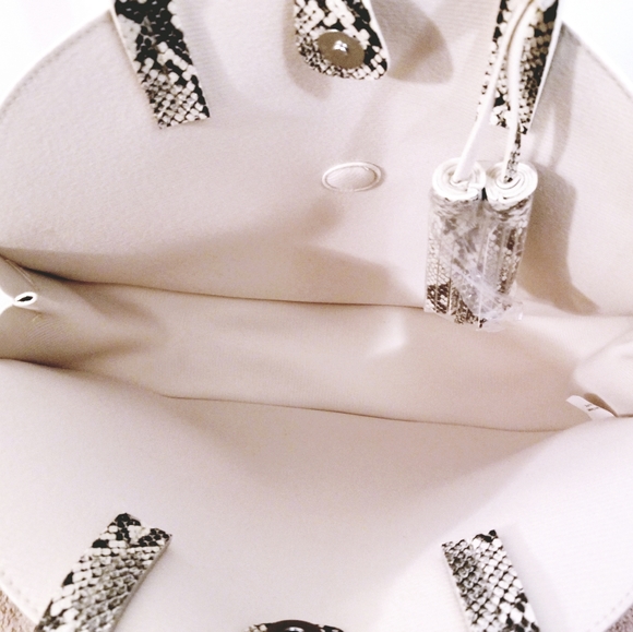 Snakeskin Round Circle Tote Purse - Picture 5 of 7